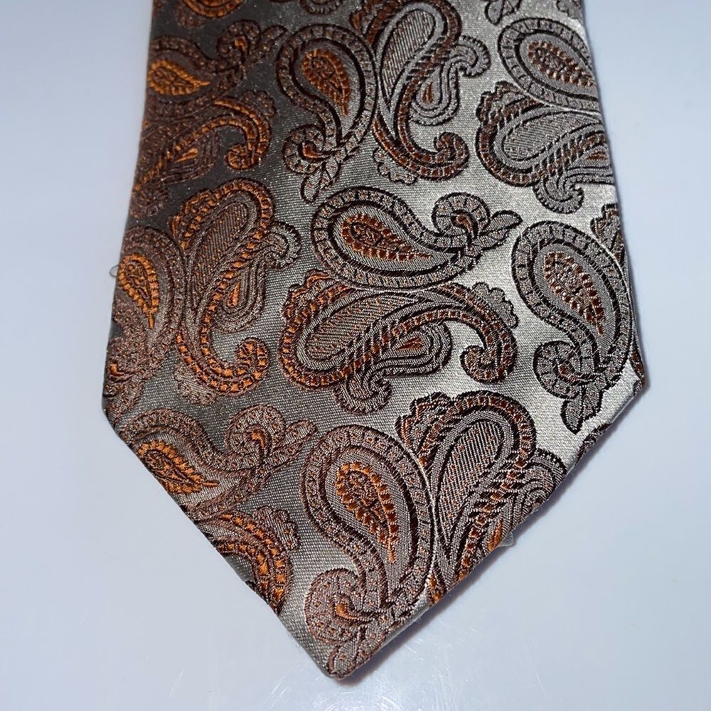 Roberto Villini Couture silver & orange paisley‎ silk tie